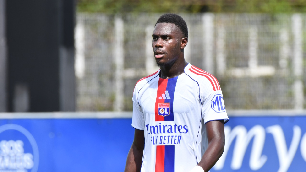 "Faire mieux que la saison dernière" : Moussa Niakhaté fixe le cap de l’OL version 2025-2026