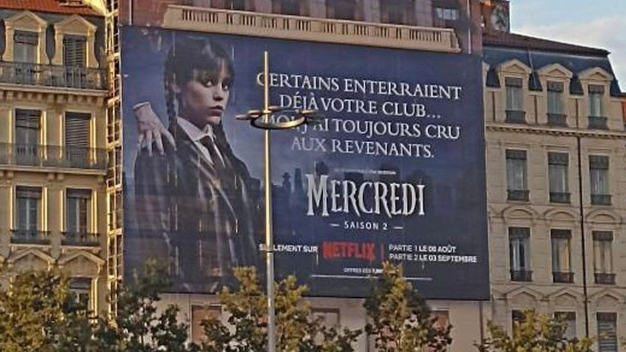 "Certains enterraient déjà votre club..." : Netflix fait la promo de Mercredi à Lyon avec un clin d'oeil à l'OL