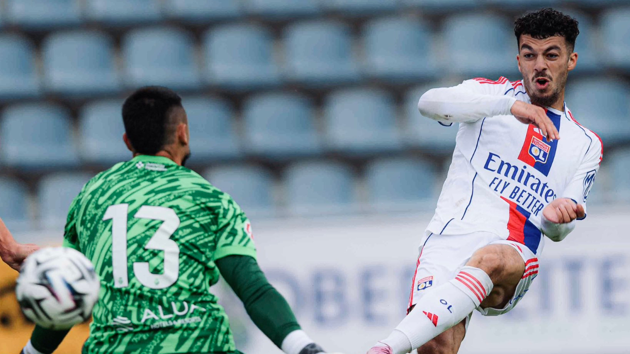 "Je suis le vrai numéro 9 de l’OL mais je ne ressens pas de pression" : Georges Mikautadze en pleine confiance avant de se déplacer à Lens