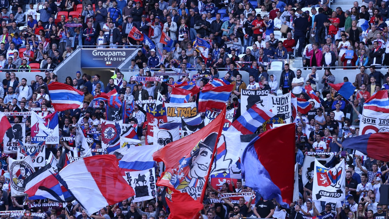 "John Textor enc***" : les chants des supporters ont failli arrêter OL-Metz
