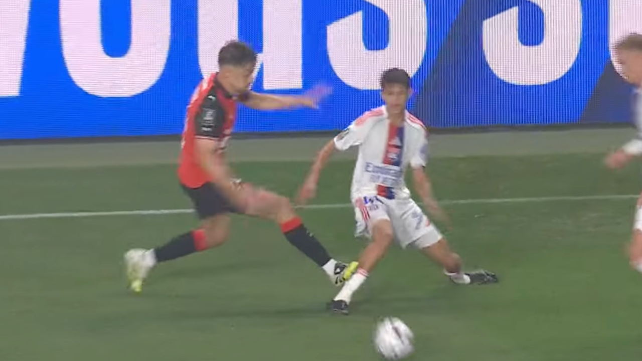 "Ca glisse" : l'avis désastreux de Stéphanie Frappart sur l'attentat sur Khalis Merah lors de Rennes-OL