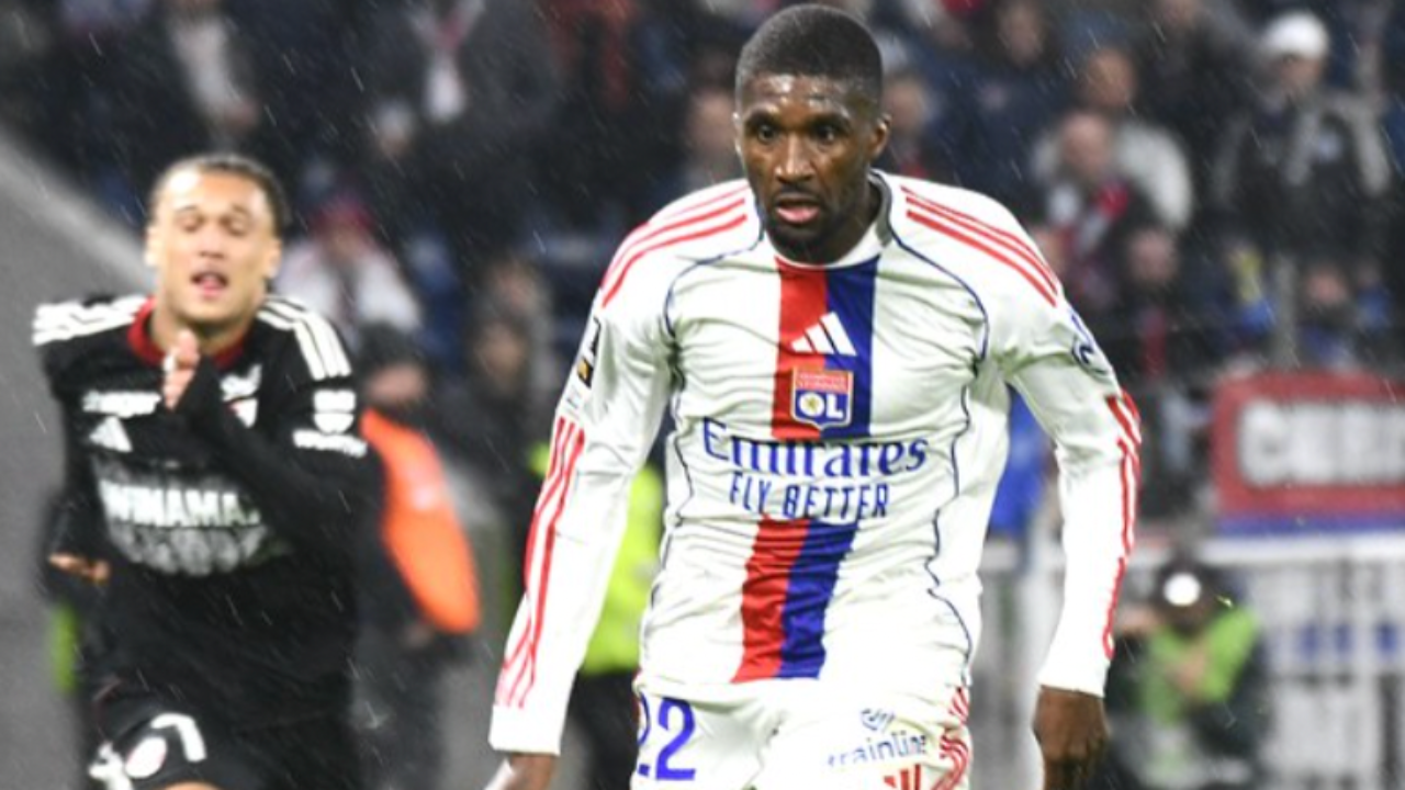 "Il serait temps que je marque" : Clinton Mata veut débloquer son compteur à l'OL pour son 500e match