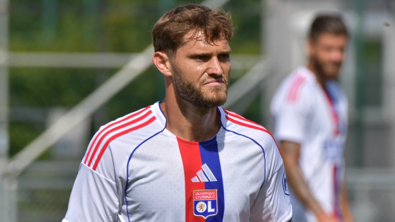 "C’est quelque chose qui m’agace dans le football": Moussa Niakhaté dénonce les sifflets contre Tanner Tessmann (OL)