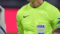 "Nous devons tout faire pour jouer &agrave; 11 contre 11" : l&rsquo;avis de Paulo Fonseca (OL) sur le carton orange