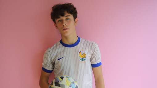 La tête sur les épaules et le ballon en équilibre, Ilian Némoz vise un nouveau titre de champion du monde de foot freestyle