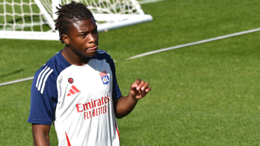 OL : Enzo Molebe pr&ecirc;t&eacute; en Ligue 2 (officiel)