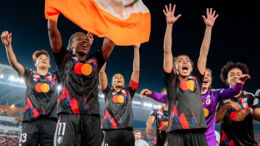 "C&rsquo;&eacute;tait notre premier objectif de la saison" : l&rsquo;OL Lyonnes c&eacute;l&egrave;bre son premier troph&eacute;e de l'ann&eacute;e