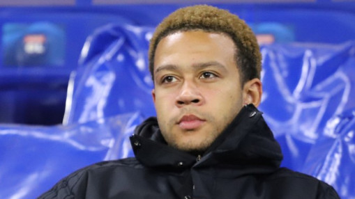 Bless&eacute;, il utilise son t&eacute;l&eacute;phone en plein match : Memphis Depay (ex-OL) au c&oelig;ur d&rsquo;une pol&eacute;mique