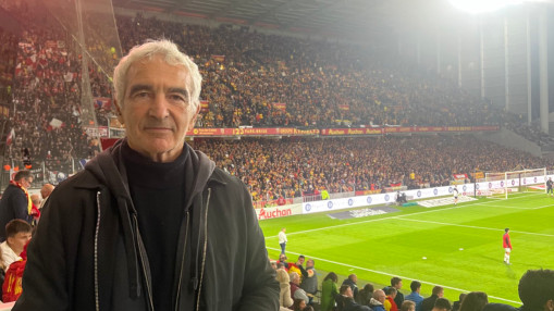 Vrai m&eacute;chant de Knysna ? Raymond Domenech d&eacute;nonce un documentaire "&agrave; charge" sur Netflix
