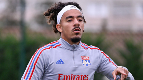 OL : Malo Gusto exhibe son nouveau bandeau, la réaction hilarante d'Alexandre Lacazette OL : Malo Gusto exhibe son nouveau bandeau, la réaction hilarante d'Alexandre Lacazette