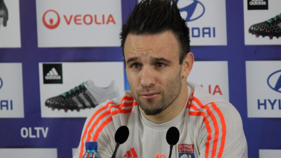 Mathieu Valbuena sur son accueil lors d'OM-OL 2015 : "Contentque le ballon ne rentre pas"
