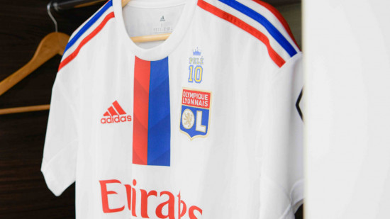 OL-Clermont : le maillot des Lyonnais rend hommage à Pelé