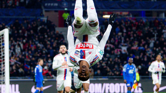 OL-GF38 : Jeffinho se blesse sur sa célébration de but