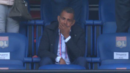 Les intrigantes images d’un Sonny Anderson abattu à la mi-temps d’OL-Rennes Les intrigantes images d’un Sonny Anderson abattu à la mi-temps d’OL-Rennes