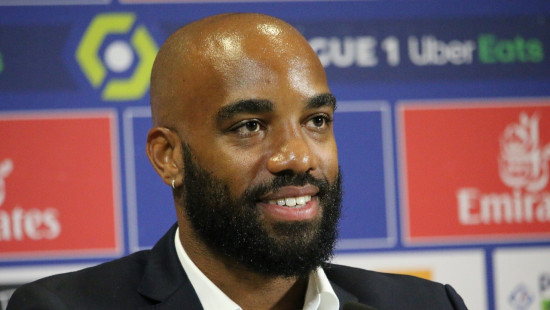 Alexandre Lacazette (OL) en séance de dédicace ce mercredi  Alexandre Lacazette (OL) en séance de dédicace ce mercredi