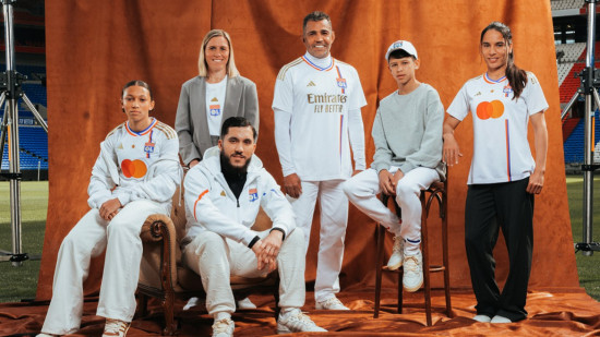 L’OL dévoile son nouveau maillot domicile pour la saison 2023-2024