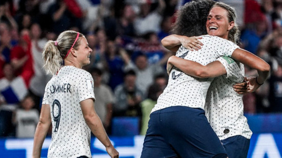 Wendie Renard et les Bleues passeront à la TV : M6 et France Télévisions diffuseront le Mondial Wendie Renard et les Bleues passeront à la TV : M6 et France Télévisions diffuseront le Mondial