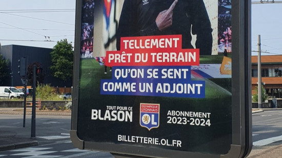 OL : une affiche promotionnelle et une faute d’orthographe qui pique les yeux OL : une affiche promotionnelle et une faute d’orthographe qui pique les yeux