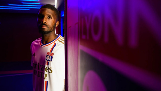 Clinton Mata signe : l'OL tient son latéral droit Clinton Mata signe : l'OL tient son latéral droit