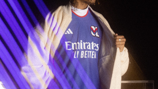 L’ancien logo de l’OL fait son retour sur le maillot extérieur (officiel) L’ancien logo de l’OL fait son retour sur le maillot extérieur (officiel)