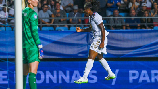 OL féminin-PSG : Lyon soulève le Trophée des Championnes (2-0) OL féminin-PSG : Lyon soulève le Trophée des Championnes (2-0)