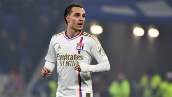 Maxence Caqueret (OL) encense Pierre Sage : "Il mérite de continuer l’aventure" Maxence Caqueret (OL) encense Pierre Sage : "Il mérite de continuer l’aventure"