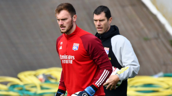 Lopes ou Perri titulaire pour OL-PSG ? Pierre Sage sème le doute Lopes ou Perri titulaire pour OL-PSG ? Pierre Sage sème le doute