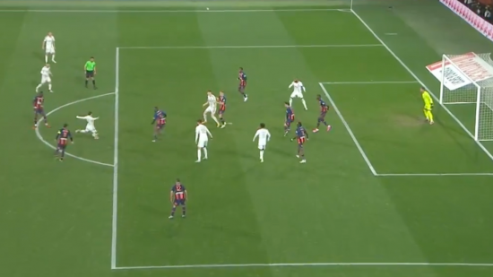 La frappe sous la barre de Maxence Caqueret contre Montpellier, plus beau but de la saison de l'OL La frappe sous la barre de Maxence Caqueret contre Montpellier, plus beau but de la saison de l'OL