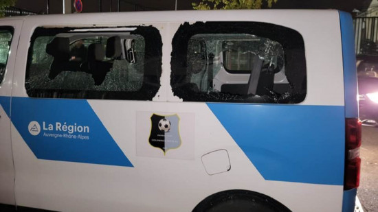Le minibus du FC Colombier-Satolas caillassé après une rencontre tendue face à l’AS Monchat