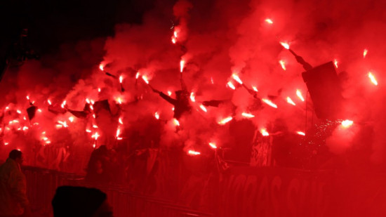 OL : la tribune sud menacée de fermeture après l’usage de fumigènes OL : la tribune sud menacée de fermeture après l’usage de fumigènes