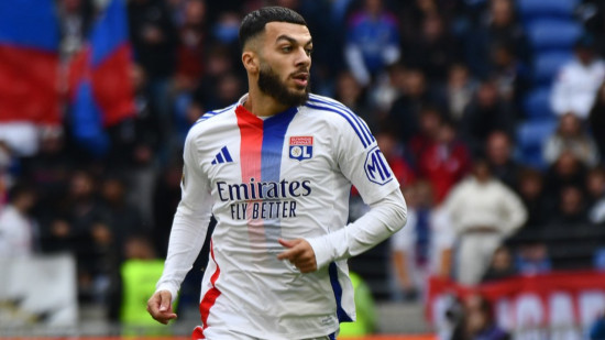 Le geste généreux de George Mikautadze (OL) pour une jeune supportrice Le geste généreux de George Mikautadze (OL) pour une jeune supportrice