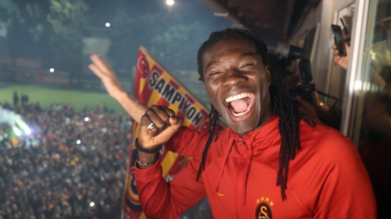 Bafétimbi Gomis (ex-OL) recruté par DAZN Bafétimbi Gomis (ex-OL) recruté par DAZN