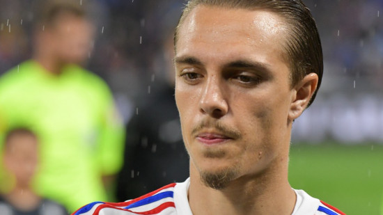 "Il a tout connu au club" : Pierre Sage revient sur le départ de Maxence Caqueret "Il a tout connu au club" : Pierre Sage revient sur le départ de Maxence Caqueret