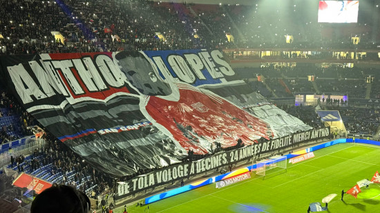 Hommage des Bad Gones à Anthony Lopes et Maxence Caqueret lors d'OL-TFC Hommage des Bad Gones à Anthony Lopes et Maxence Caqueret lors d'OL-TFC