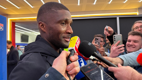 Clinton Mata sur son sauvetage incroyable lors d'OL-PSG : "Je suis encore en vie, c'est le principal" Clinton Mata sur son sauvetage incroyable lors d'OL-PSG : "Je suis encore en vie, c'est le principal"