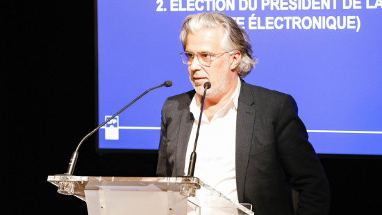 "A genoux devant Nasser" : Vincent Labrune va porter plainte contre les banderoles lors d'OL-PSG "A genoux devant Nasser" : Vincent Labrune va porter plainte contre les banderoles lors d'OL-PSG