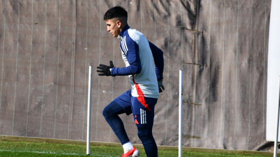 "J’ai toute ma force et mon énergie à donner à l’OL" : Thiago Almada prêt à enflammer la Ligue 1 "J’ai toute ma force et mon énergie à donner à l’OL" : Thiago Almada prêt à enflammer la Ligue 1