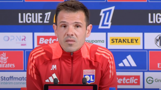 Paulo Fonseca (OL) coupé du banc lyonnais : "Il y a une interdiction, on va la respecter" Paulo Fonseca (OL) coupé du banc lyonnais : "Il y a une interdiction, on va la respecter"