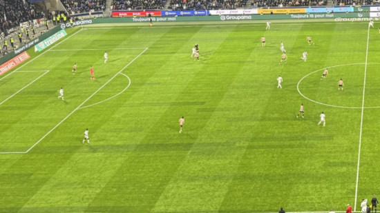 Infectée par un champignon, la pelouse de l’OL encore changée Infectée par un champignon, la pelouse de l’OL encore changée