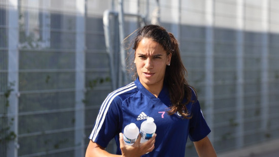 "La rivalité entre nos deux équipes existe depuis toujours" : Amel Majri lance le derby entre l'ASSE et l'OL féminin