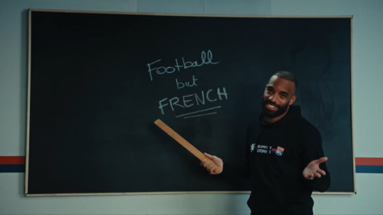 "I recup the ball" : quand les joueurs de l’OL prennent une leçon d'anglais avant Manchester "I recup the ball" : quand les joueurs de l’OL prennent une leçon d'anglais avant Manchester