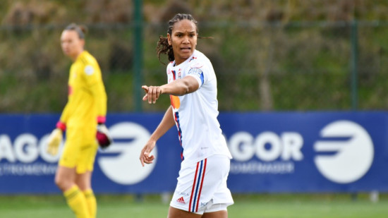 "Elle m’a laissé le brassard pour que je puisse soulever la coupe" : l’anecdote de Dzsenifer Marozsán avant le 500e match de Wendie Renard "Elle m’a laissé le brassard pour que je puisse soulever la coupe" : l’anecdote de Dzsenifer Marozsán avant le 500e match de Wendie Renard