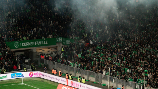 C'était bien un Stéphanois : ce que l'on sait du supporter interpellé pour le jet de pièce sur l'arbitre assistant d'ASSE-OL C'était bien un Stéphanois : ce que l'on sait du supporter interpellé pour le jet de pièce sur l'arbitre assistant d'ASSE-OL