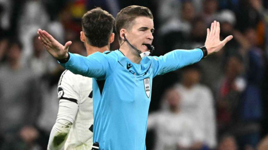 Au cœur de la polémique après St Etienne-OL, François Letexier n’arbitrera pas ce week-end Au cœur de la polémique après St Etienne-OL, François Letexier n’arbitrera pas ce week-end