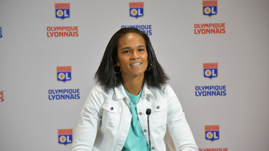Finale des play-offs : Wendie Renard (OL féminin) célébrée pour son 500e match Finale des play-offs : Wendie Renard (OL féminin) célébrée pour son 500e match