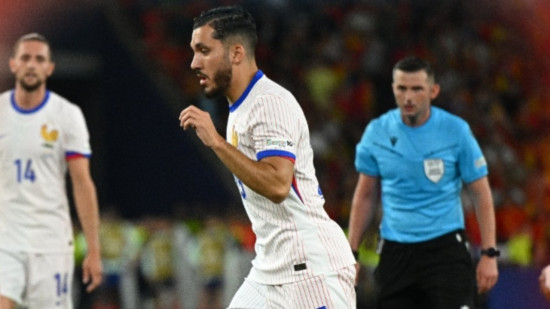 Premiers pas, premiers frissons : Rayan Cherki (OL) brille sous le maillot bleu Premiers pas, premiers frissons : Rayan Cherki (OL) brille sous le maillot bleu