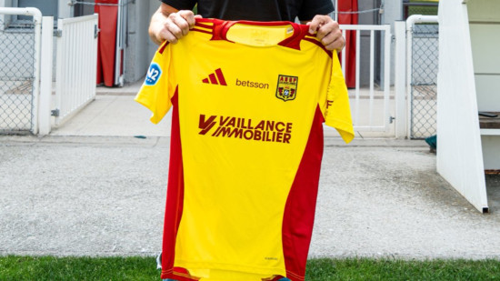 "Viens me le dire devant Théo Argence !" : la blague de ce club voisin sur la relégation de l'OL ne passe pas