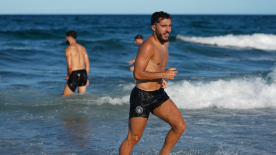 "Tout nu pendant que ton club coule" : Rayan Cherki se prend une vague de haine pour avoir publié des photos à la plage plutôt que de soutenir l'OL "Tout nu pendant que ton club coule" : Rayan Cherki se prend une vague de haine pour avoir publié des photos à la plage plutôt que de soutenir l'OL