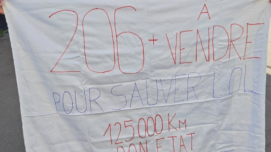 Insolite : un supporter lyonnais met sa voiture en vente pour "sauver l’OL" Insolite : un supporter lyonnais met sa voiture en vente pour "sauver l’OL"