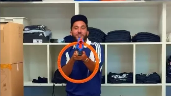 "Il fallait que je revienne voir les frérots" : retour aux sources pour Rayan Cherki, en visite à l’OL "Il fallait que je revienne voir les frérots" : retour aux sources pour Rayan Cherki, en visite à l’OL